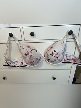 Penningtons White Bra with Pink Floral Print